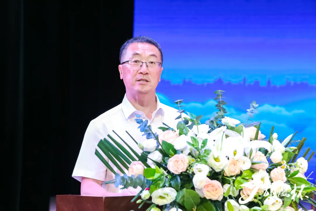 百校齐聚冰城竞锋芒，十一载薪火铸匠心：第十一届雄鹰杯小动物医师技能大赛盛大开幕